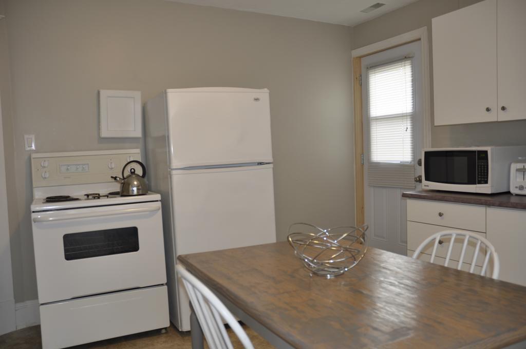 Moncton Suites - Apartments Across Georges Dumont Εξωτερικό φωτογραφία