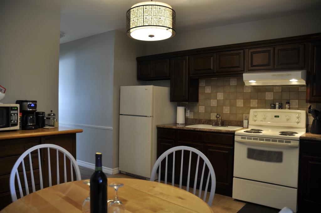 Moncton Suites - Apartments Across Georges Dumont Εξωτερικό φωτογραφία
