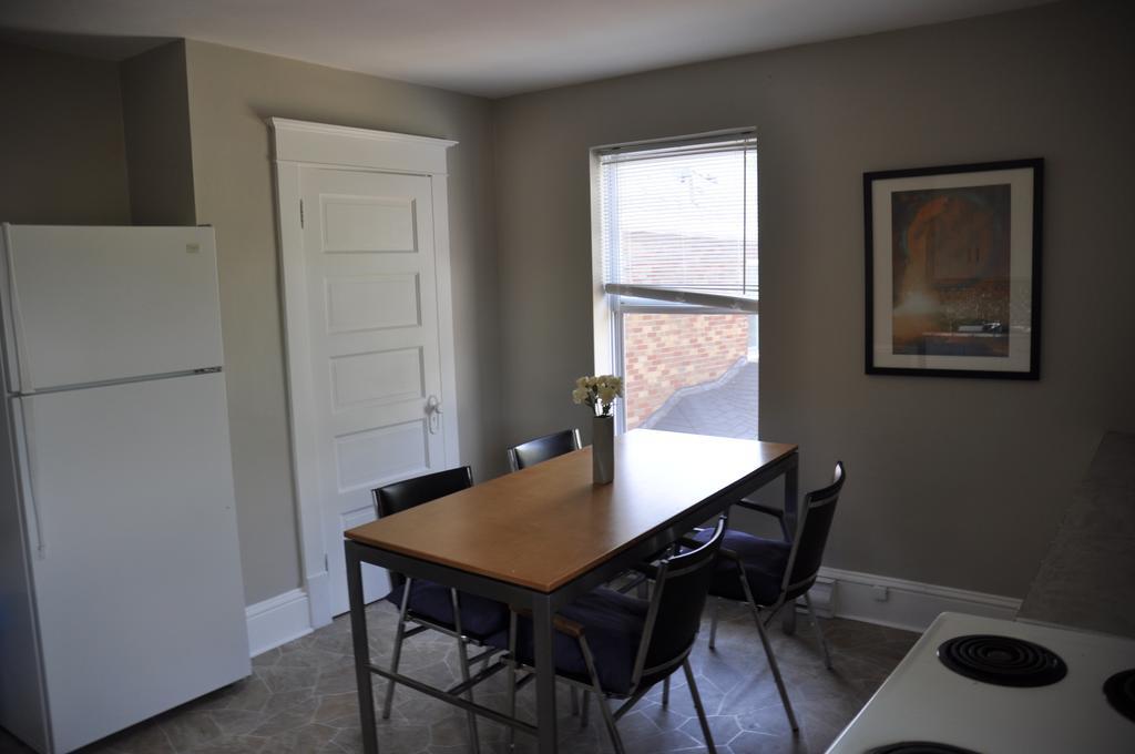 Moncton Suites - Apartments Across Georges Dumont Εξωτερικό φωτογραφία