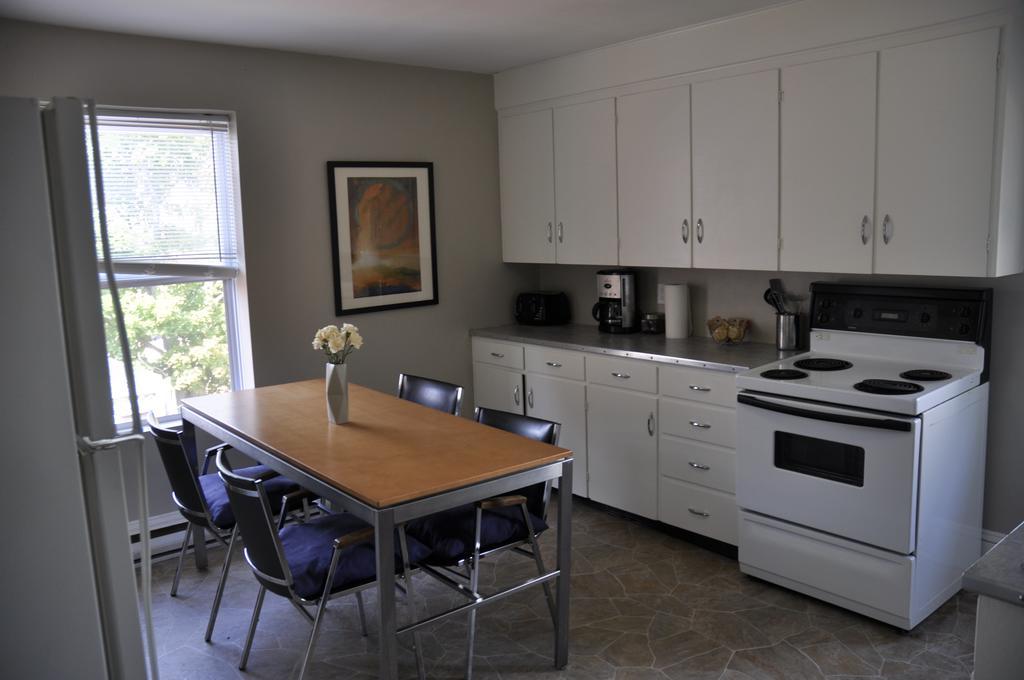 Moncton Suites - Apartments Across Georges Dumont Εξωτερικό φωτογραφία