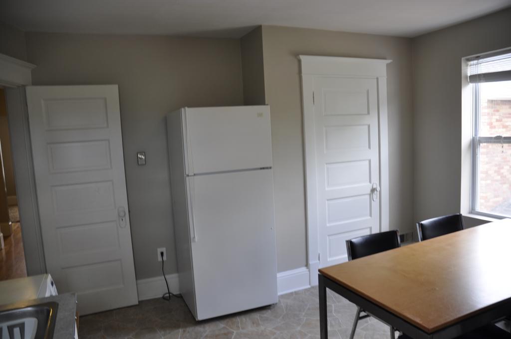 Moncton Suites - Apartments Across Georges Dumont Εξωτερικό φωτογραφία