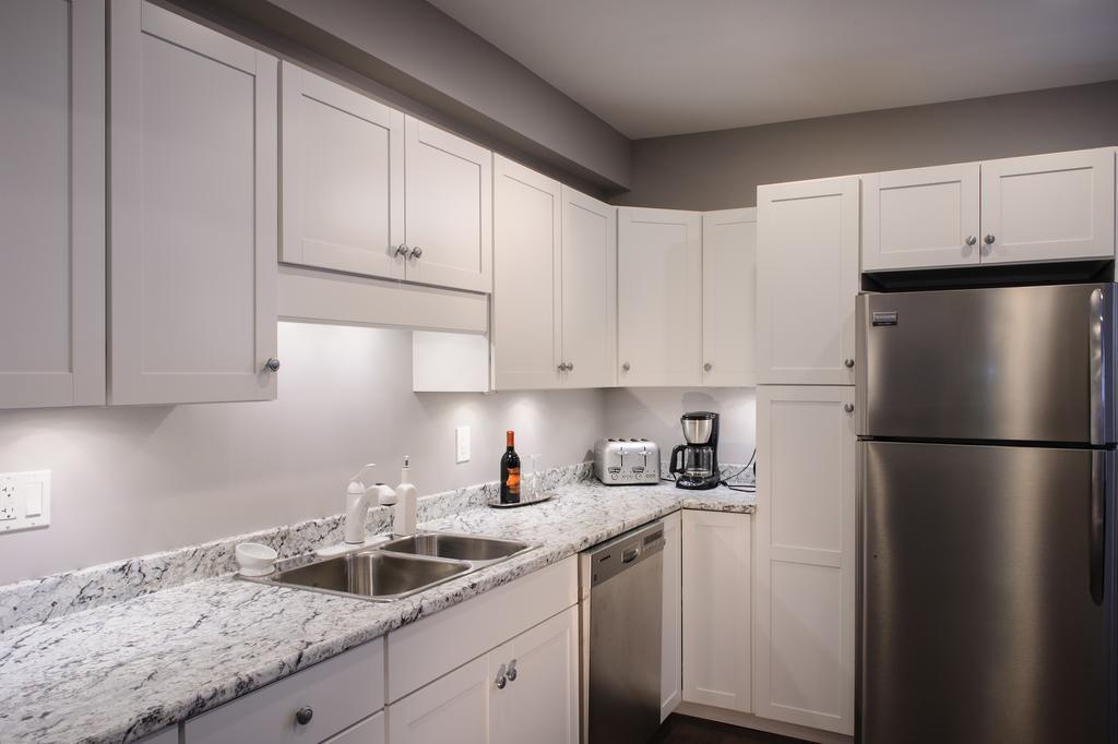Moncton Suites - Apartments Across Georges Dumont Εξωτερικό φωτογραφία