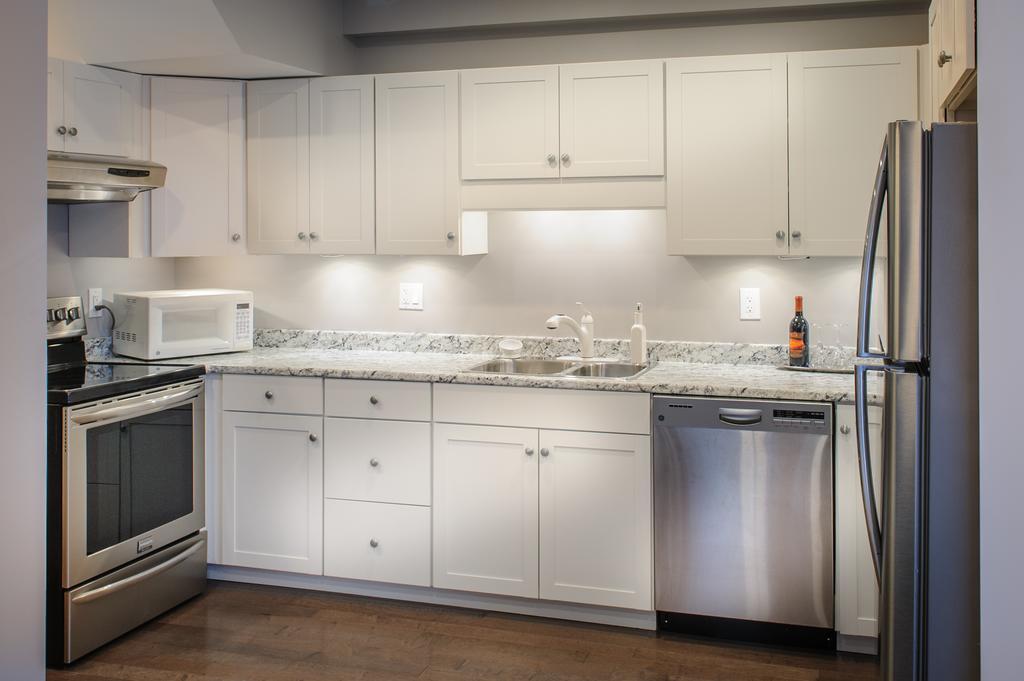 Moncton Suites - Apartments Across Georges Dumont Εξωτερικό φωτογραφία